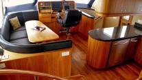 Yacht ADVANTAGE -  Pilothouse and Dining